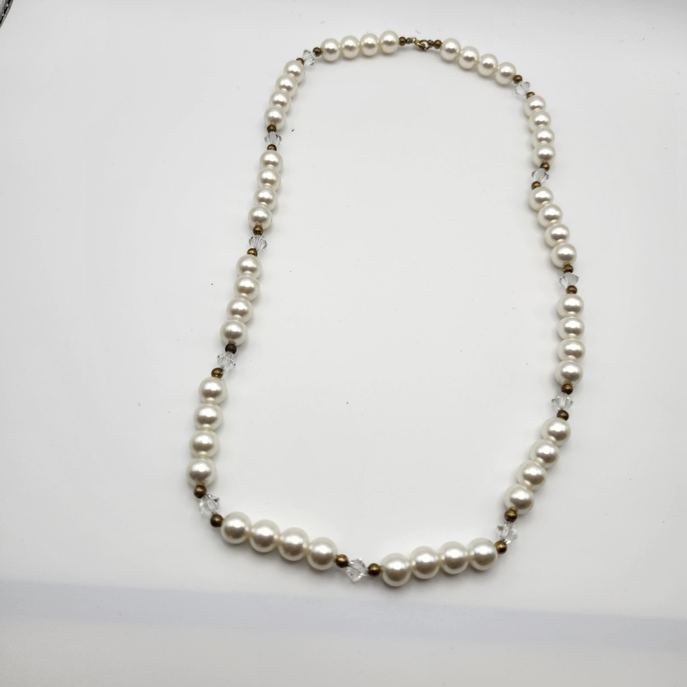 faux  Pearl and crystal Necklace - Picture 2 of 2